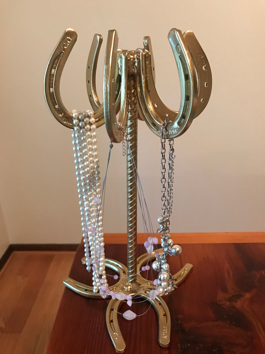 Horseshoe necklace holder